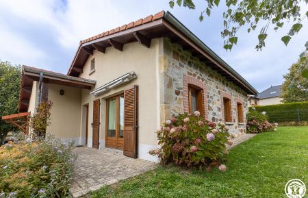 G&icirc;te n&deg;63G100530 Le Vernet-Cham&eacute;ane - Puy-de-D&ocirc;me - photo