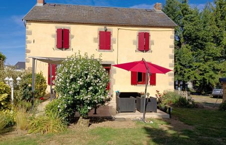 G&icirc;te n&deg;63G100778 Neuf-&Eacute;glise - Puy-de-D&ocirc;me - C&ocirc;t&eacute; salon