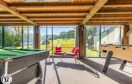 G&icirc;te n&deg;63G1447 Perpezat - Puy-de-D&ocirc;me - Rez de jardin : Salle de jeux v&eacute;randa Rez de jardin