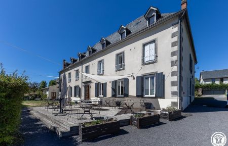 G&icirc;te de groupe n&deg;63G400025 Tauves - Puy-de-D&ocirc;me - photo