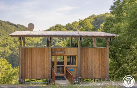 Cabane sur pilotis63G1753 Larodde - Puy-de-D&ocirc;me - photo