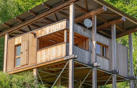 Cabane sur pilotis63G1755 Larodde - Puy-de-D&ocirc;me - photo