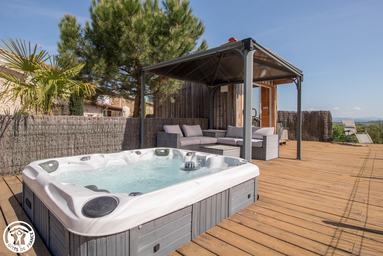 Gîte avec jacuzzi privatif auvergne : Gîte avec SPA privatif dans le