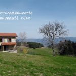 terrasse 
arriere plan vue sur les monts du forez