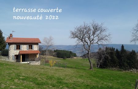 terrasse
arriere plan vue sur les monts du forez Gîte n°63G100631 Thiolières - Puy-de-Dôme - terrasse
arriere plan vue sur les monts du forez