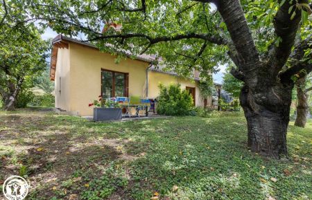 G&icirc;te n&deg;63G101021 Mirefleurs - Puy-de-D&ocirc;me - Jardin commun avec les propri&eacute;taires