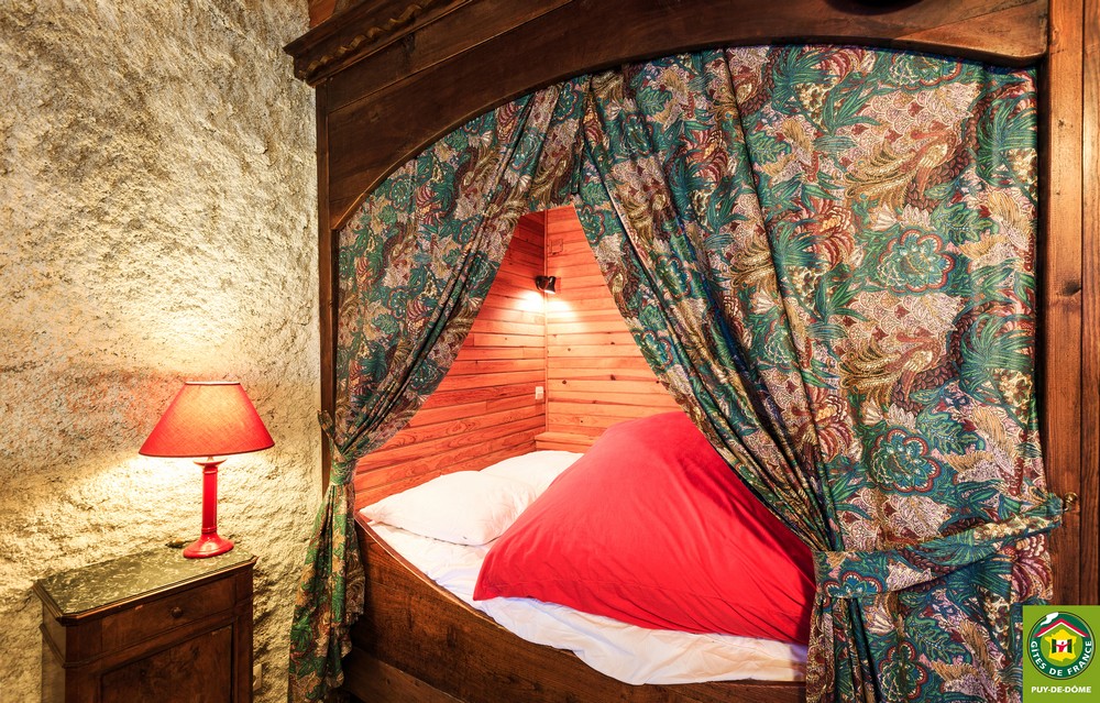 Gîte avec jacuzzi privatif auvergne : Gîte avec SPA privatif dans le