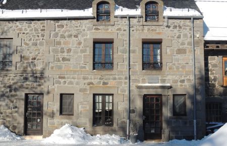 G&icirc;te n&deg;63G100225 Besse-et-Saint-Anastaise - Puy-de-D&ocirc;me - photoHiver
