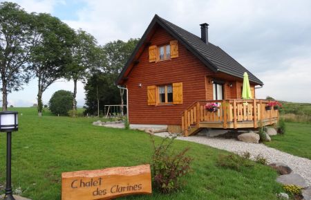 G&icirc;te n&deg;63G1040 Saint-Gen&egrave;s-Champespe - Puy-de-D&ocirc;me - L'arriv&eacute;e au Chalet des Clarines