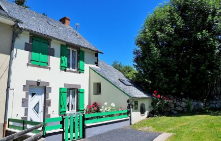 G&icirc;te n&deg;63G63371 N&eacute;bouzat - Puy-de-D&ocirc;me - g&icirc;te fa&ccedil;ade sud avec emplacement priv&eacute;