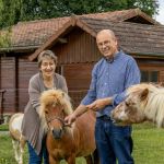 Les propri&eacute;taires et leurs 3 poneys